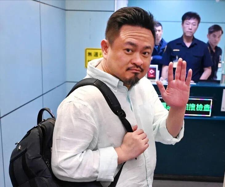 台湾当局部长来中国大陆遭冷遇，未安排专人接机，孤零零赶往会场。9月20日，中
