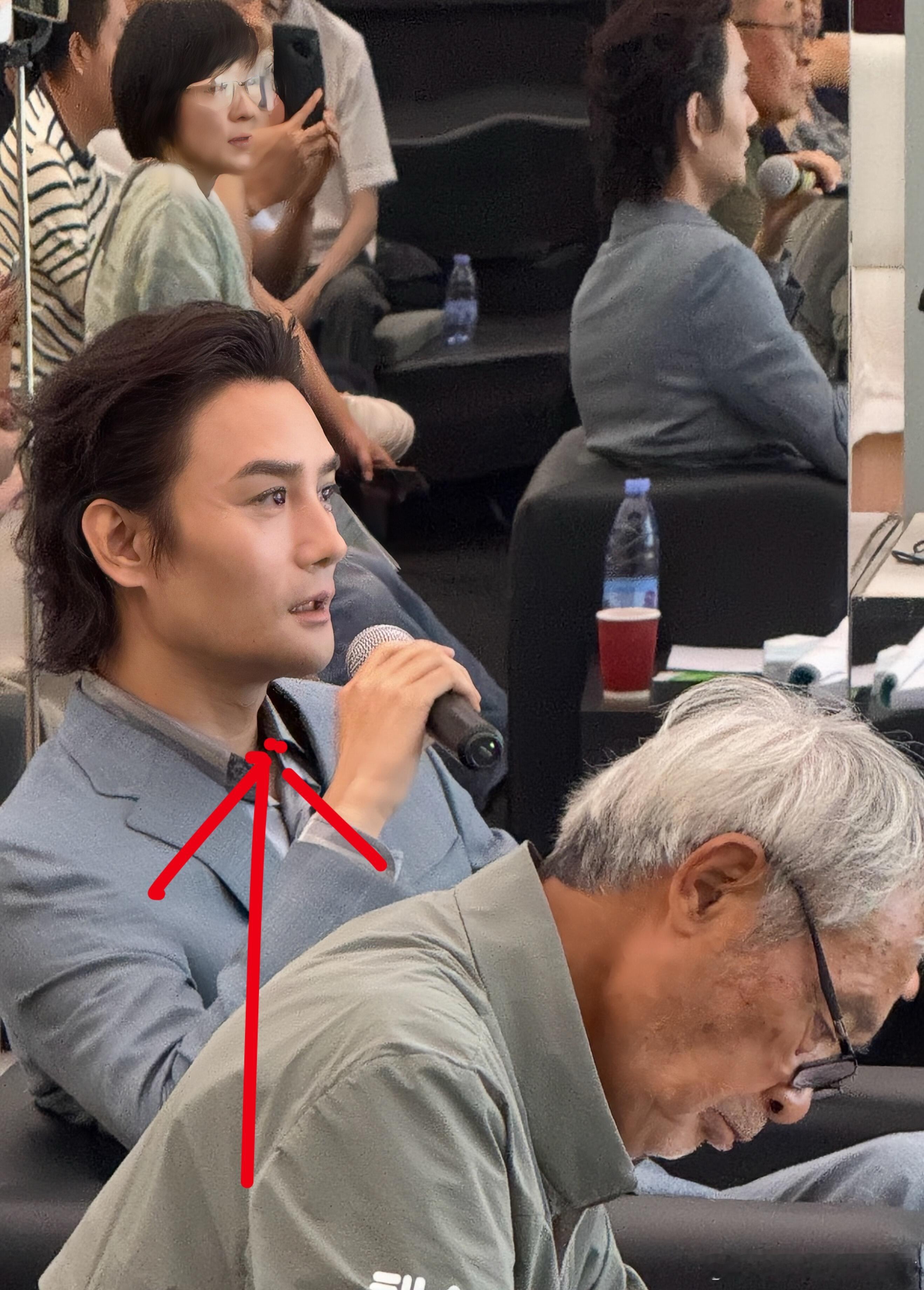 王凯长发造型🈶，最近很流行长发吗？怎么好多男星都开始留长发​​​