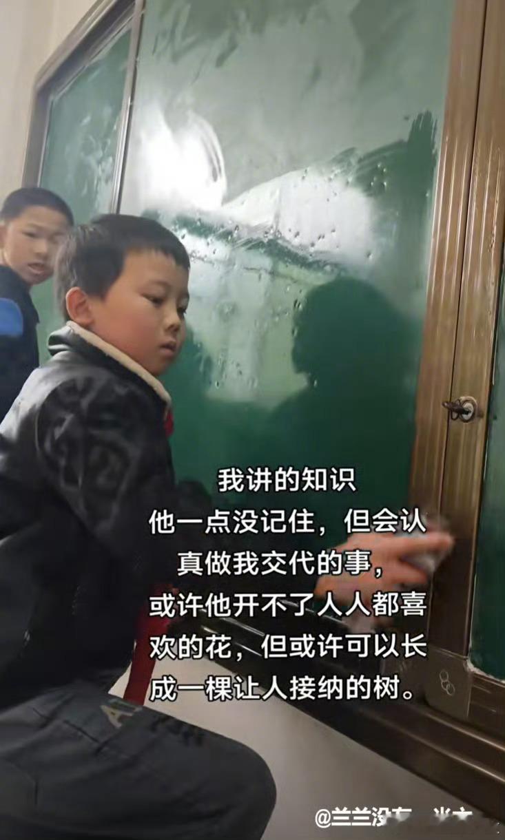一个学生的德行永远比成绩重要。​​​