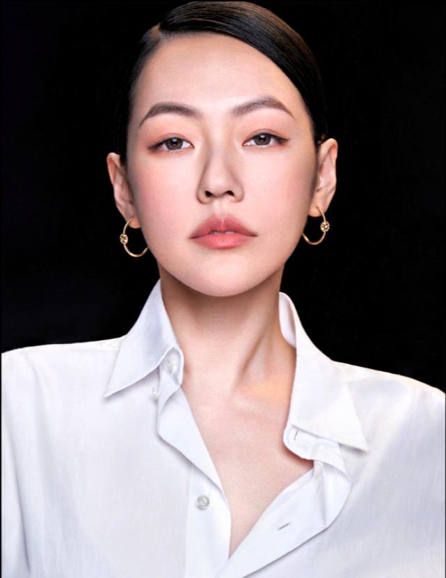 聚光灯下的泪水：小S跨年崩溃事件12月4日那天，小S哭了，在台北，为了跨年烟火