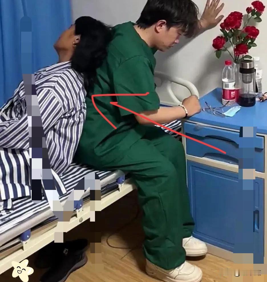 大姨住院没人陪，雇了个假期挣钱补贴家用的95后护工。那天直接让我破防了推开门就