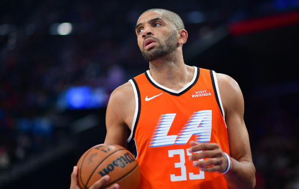 巴图姆这赛季打的那么差，竟然没人说不可否认巴图姆已经老了。但是场均得了3分，