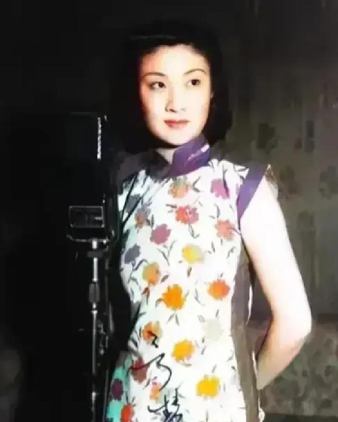 1966年，“京剧皇后”言慧珠，上吊前，她牵着11岁的儿子，跪在丈夫俞振飞面前：