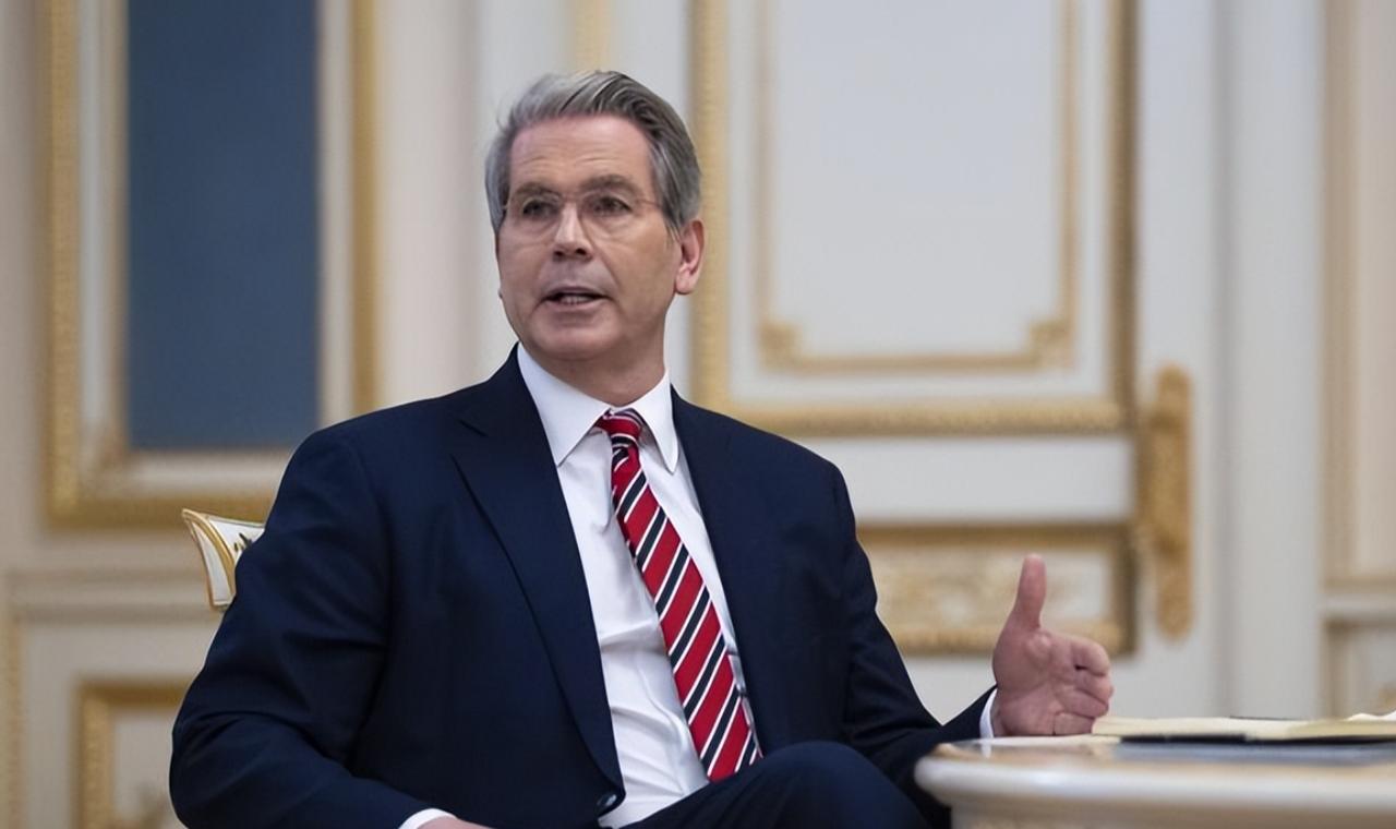 39万亿美元债务压顶，贝森特要中国买单，卢拉当场发飙：凭什么？一边欠着3