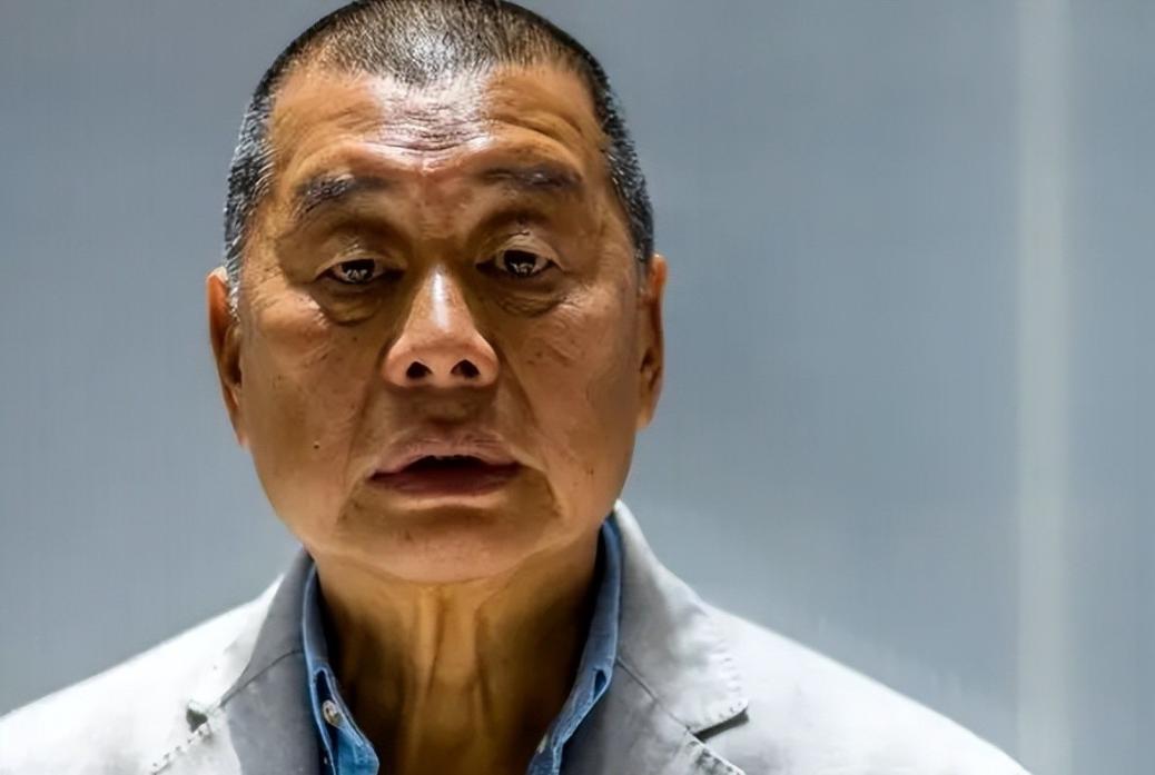 乱港头目黎智英的末日到了！美国3次出手不管用，黎智英终极审判来了！反恐特勤现场持