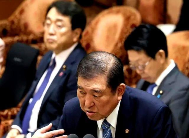 中国9.3阅兵在即，日本却决定打破惯例，首相石破茂做了一件他前任们30年来都不敢