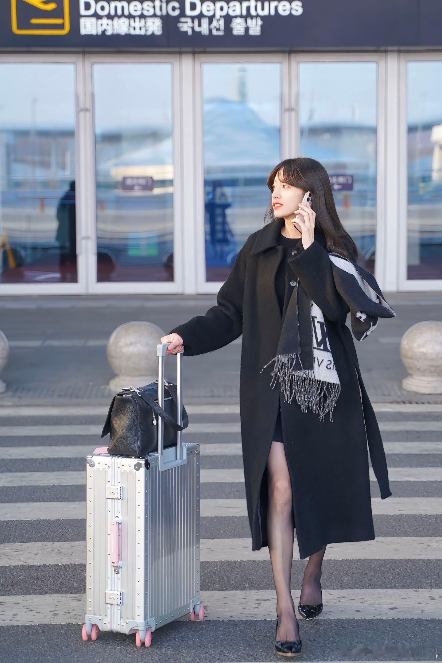 今天穿什么风衣，黑丝美女