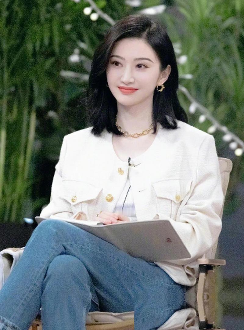 “只要男的基因够好，结婚证算什么？干脆越过领证直接生个大帅哥就行了！”之前在恋爱