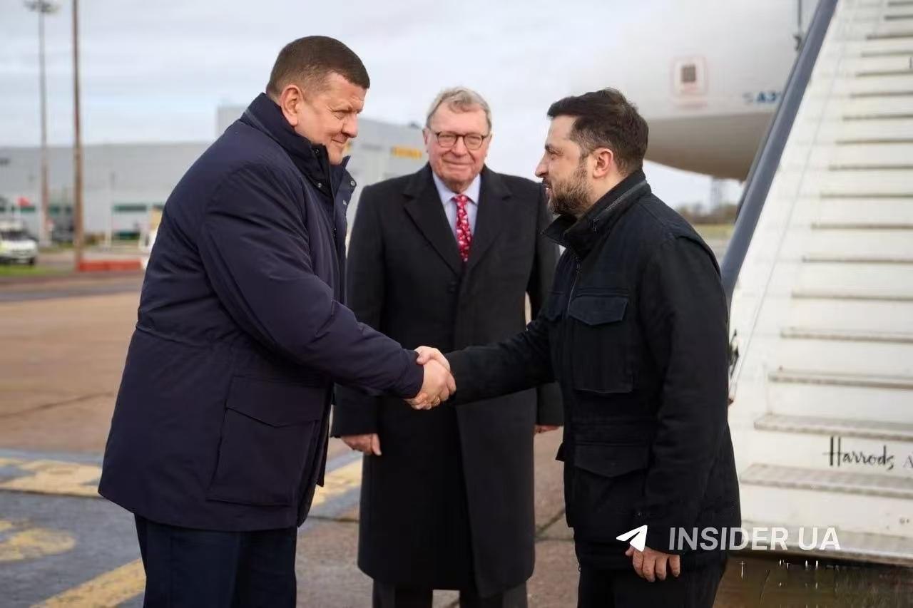 相逢一笑泯恩仇！12月8日，泽连斯基抵达伦敦，乌克兰武装部队前总司令、现任乌克兰