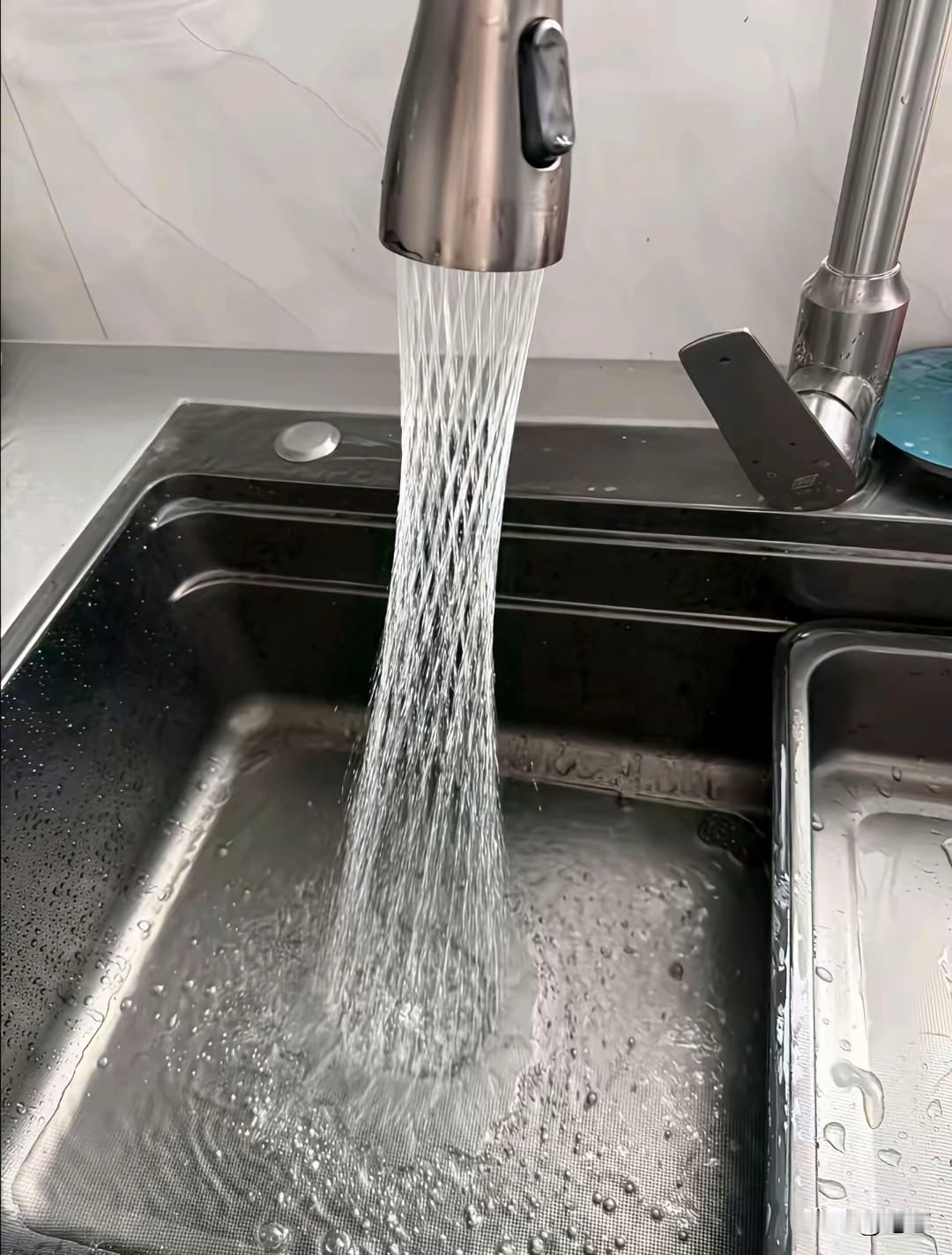 这是真实水龙头应该有的样子吗