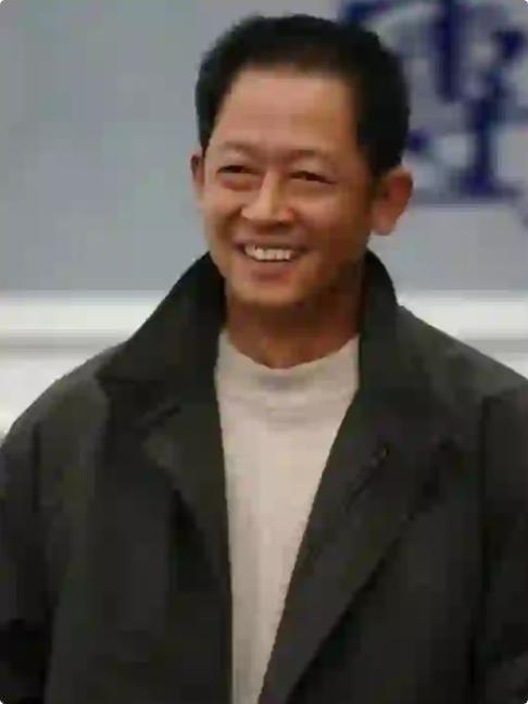 王志文说："我不高攀有钱人，因为我花不到他的钱；我也不低看穷人，因为他不靠我生存