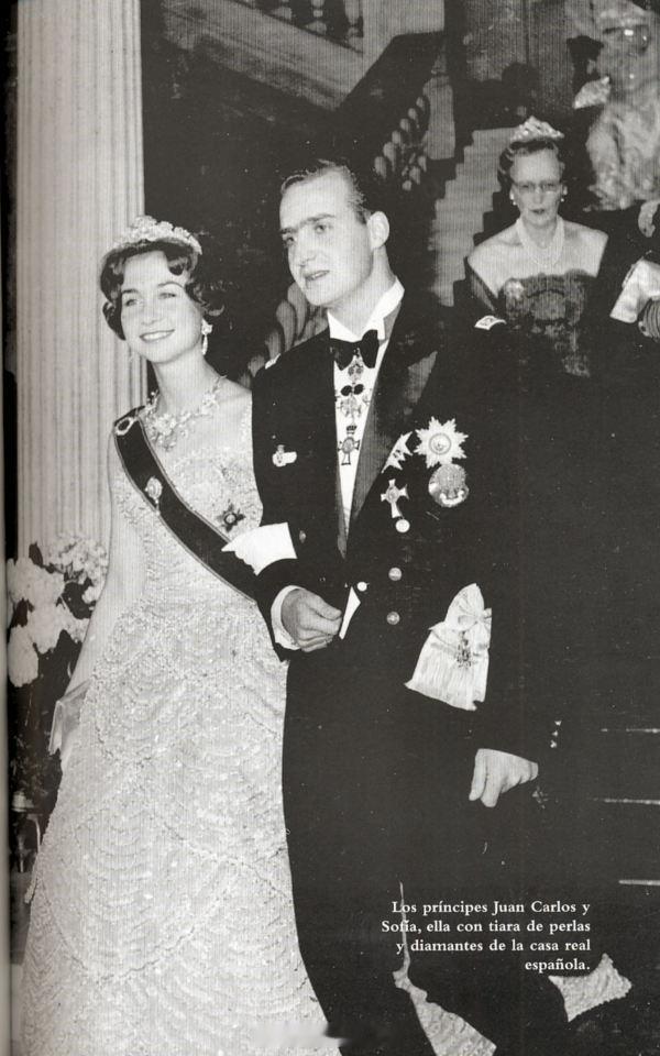 时尚1962年，出嫁前夕的希腊大公主索菲亚和未婚夫，西班牙的胡安·卡洛斯王子在