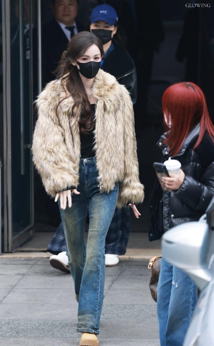 有了作品之后，走路都带风玉茗茶骨出圈以后，终于有越来越多人看到娜扎了，不愧是最