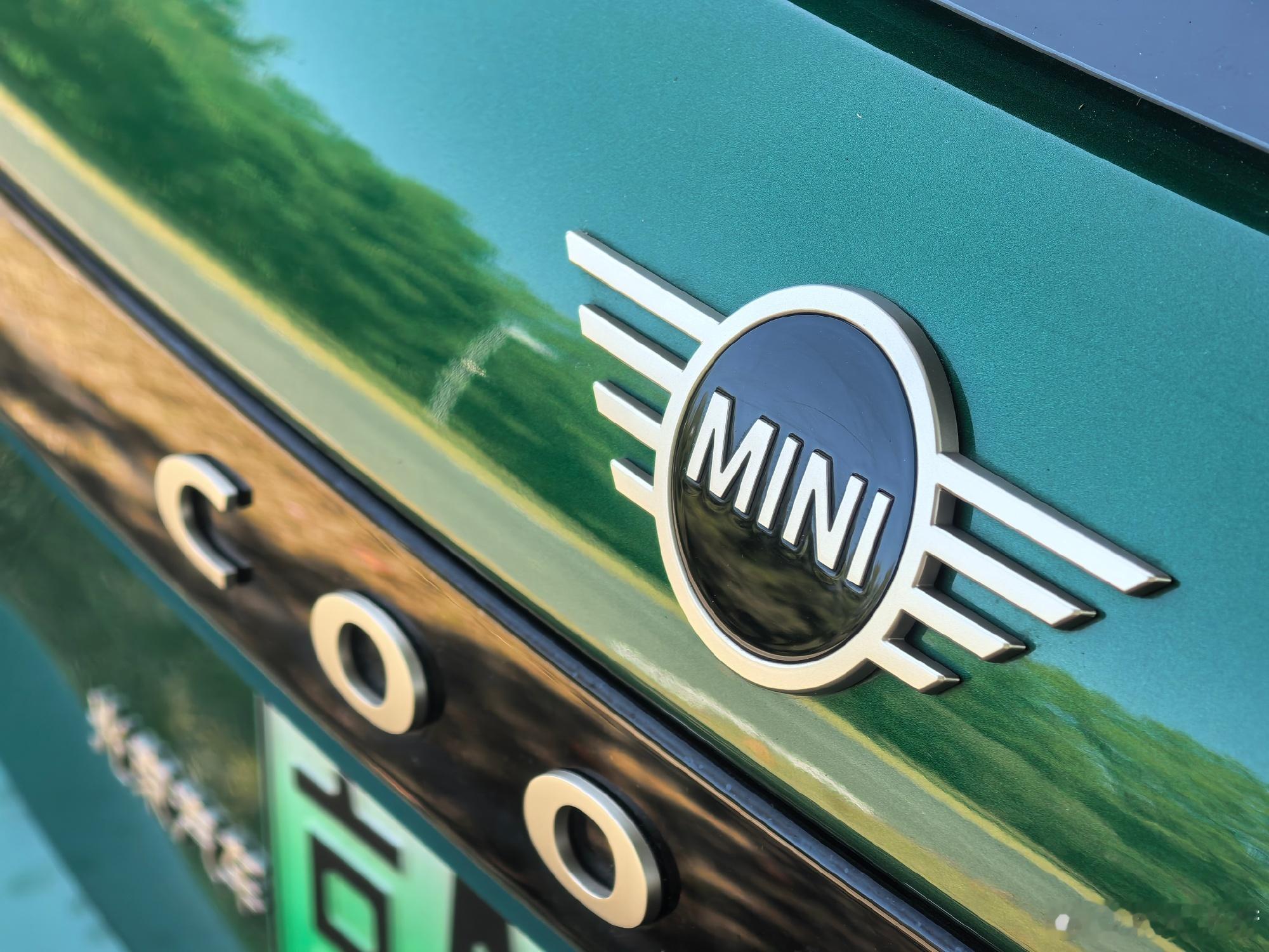 我买车不听劝经常会遇到亲友买车“哪个好”的问题，从当时的卡罗拉、轩逸、飞度，到