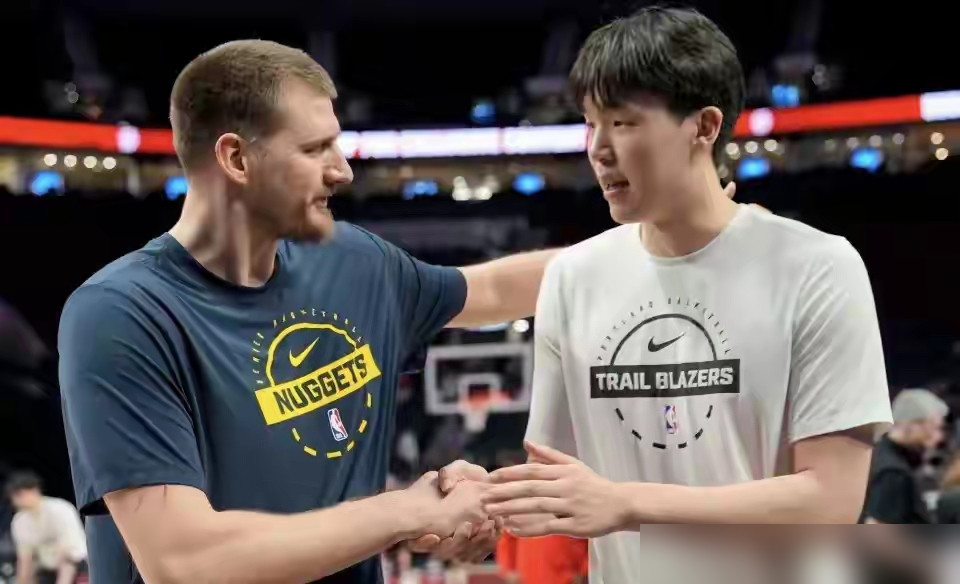 还没打上NBA，先被下放到发展联盟，杨瀚森这步棋，有人觉得亏了。开拓者跟队记者放风，新赛季大概率先让