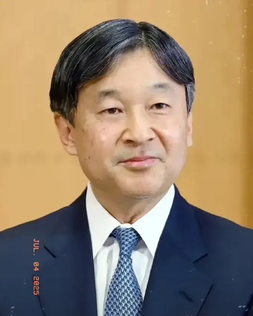 日本天皇假借祭奠，要带鬼子亡灵回家，顺便给大阅兵添堵如果单看眼睛，还以为现任