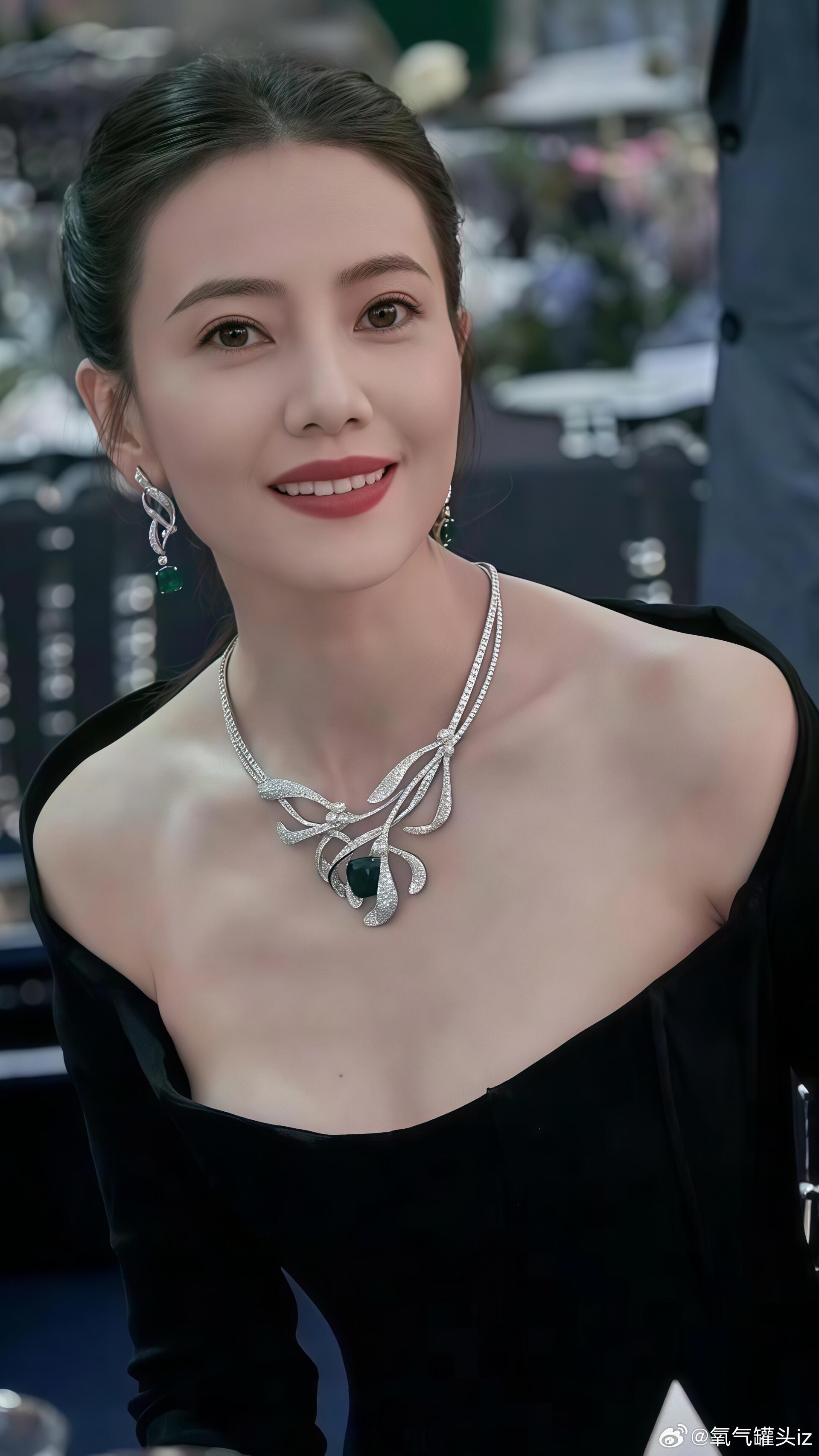 娱乐明星高圆圆的身材窈窕有致，曲线优美，仿佛是大自然最完美的杰作。高圆圆​​​