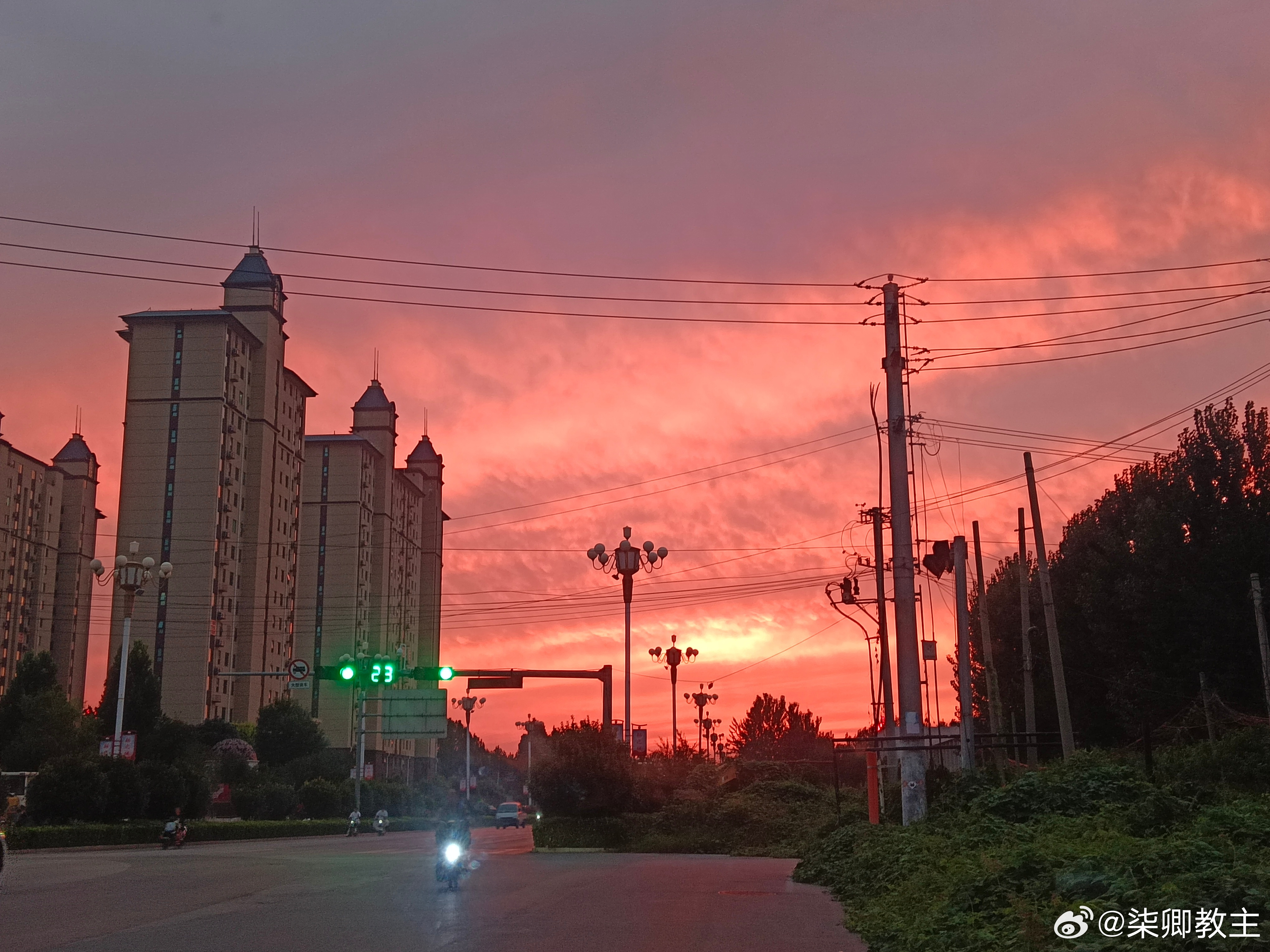 看我今天遇到的绝美夕阳[doge]台湾14岁女生学校分娩遭家人性侵好奇怪啊！台湾