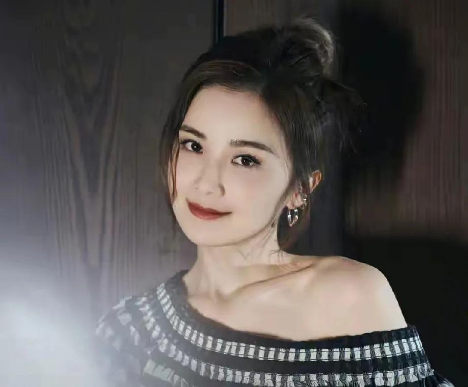 40+蔡卓妍新恋情曝光，与小10岁健身教练热恋！香港女星