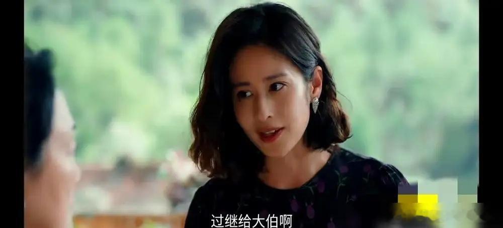 央视这剧太狠了，一边被骂上热搜，一边收视率全国第一。《小芳》这剧，刚播两集，收