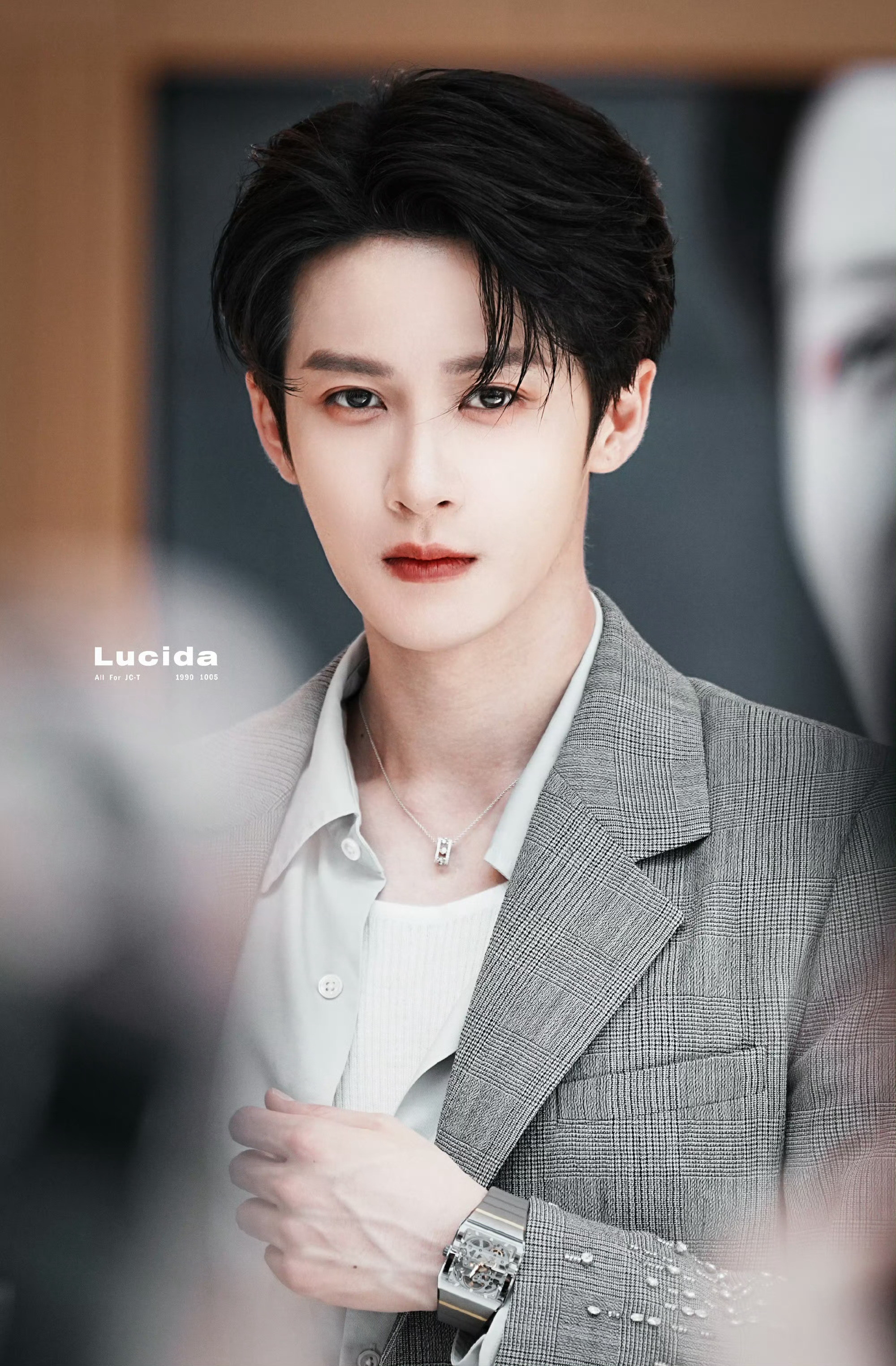 是不是认真对待舞台？是!是不是唱跳实力都很强？是!是不是实绩很强、作品优秀？是！