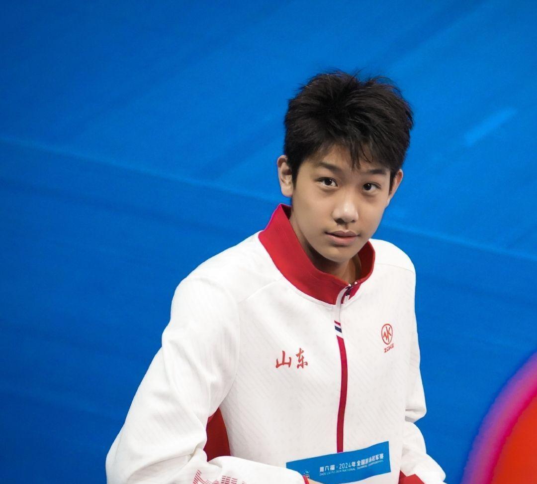 孙杨是真的老了，潘展乐是真的颓废了。潘展乐第五，孙杨第六，张展硕以3分42秒82