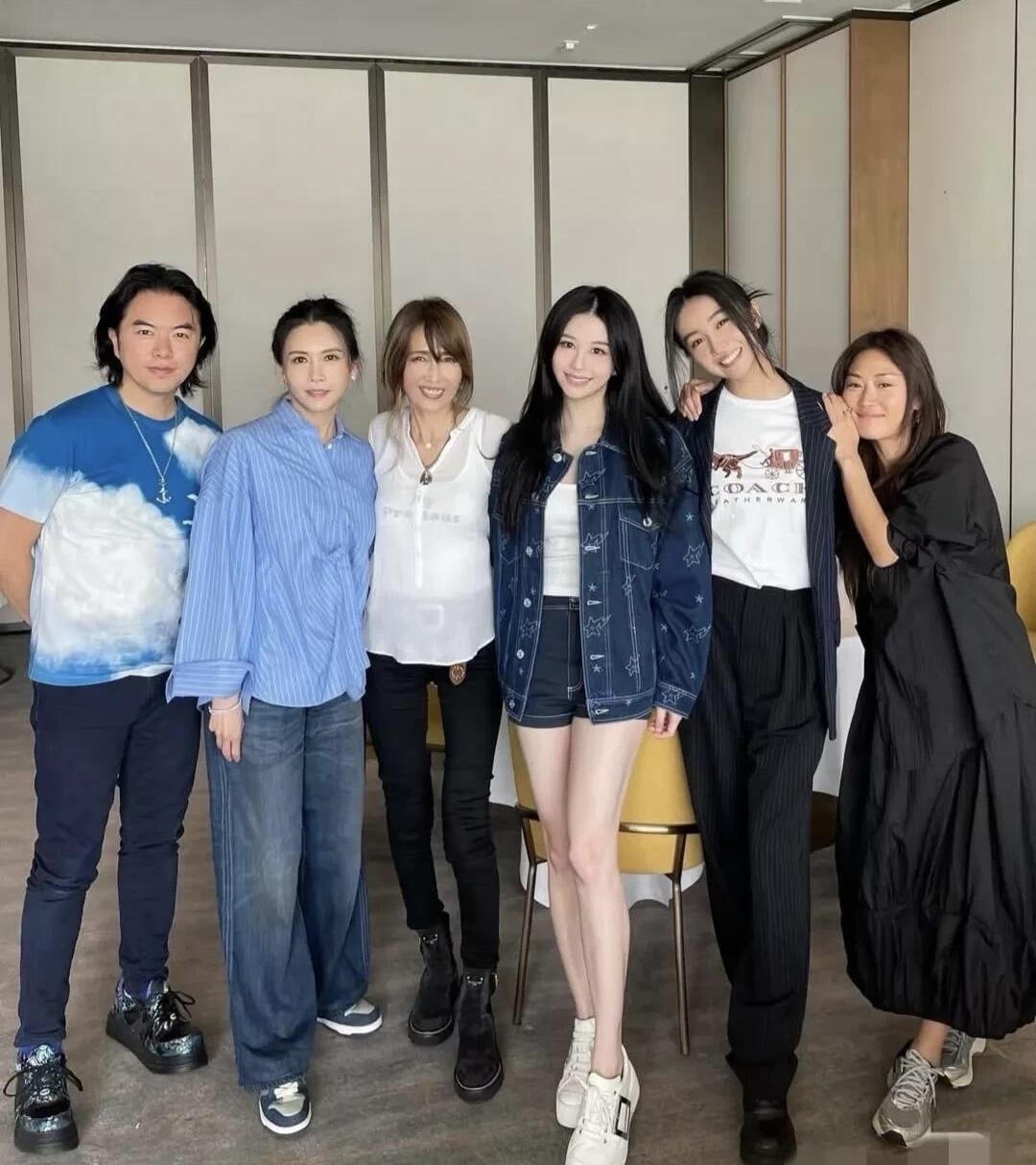 邱淑贞年轻的时候可是能跟李嘉欣、关之琳媲美的一个女演员，如今年龄大了，身上的那一