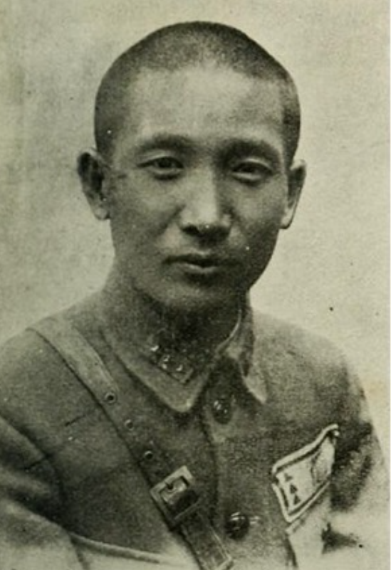 1949年，张治中因家中困难，便让儿子去傅作义家借钱，傅作义听后立即拿出500银