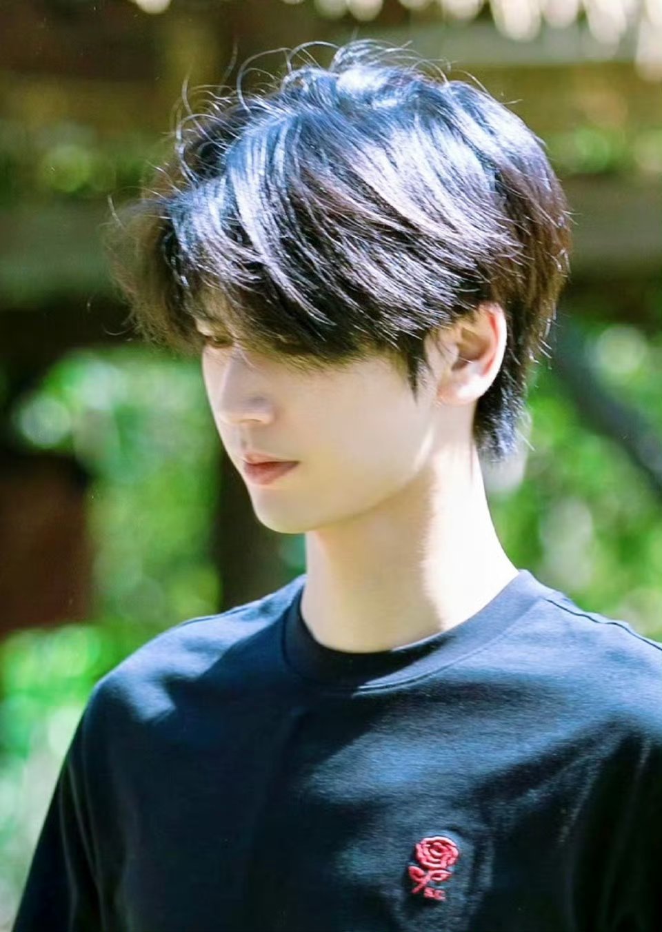 原来张凌赫也是扁头向往的生活里彭彭和张凌赫聊天才知道张凌赫竟然是扁头！还说非常羡