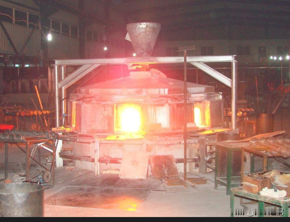 玻璃去哪很多人只看到玻璃厂炉火通明，却不知道那背后是高温连续运转的重资产系统，