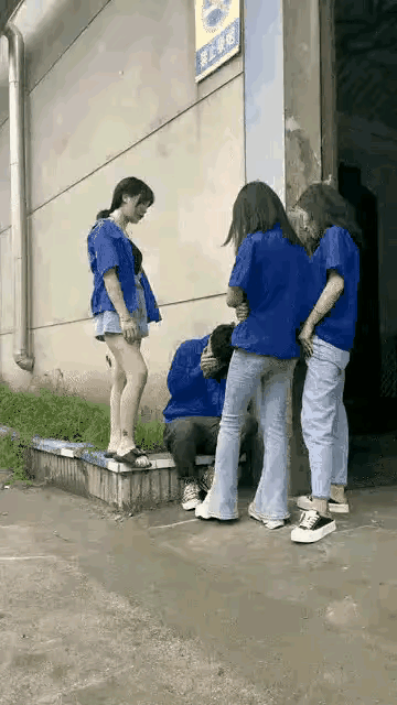 A说今晚上陪我！B说明晚上陪我！C说后天晚上陪我！…