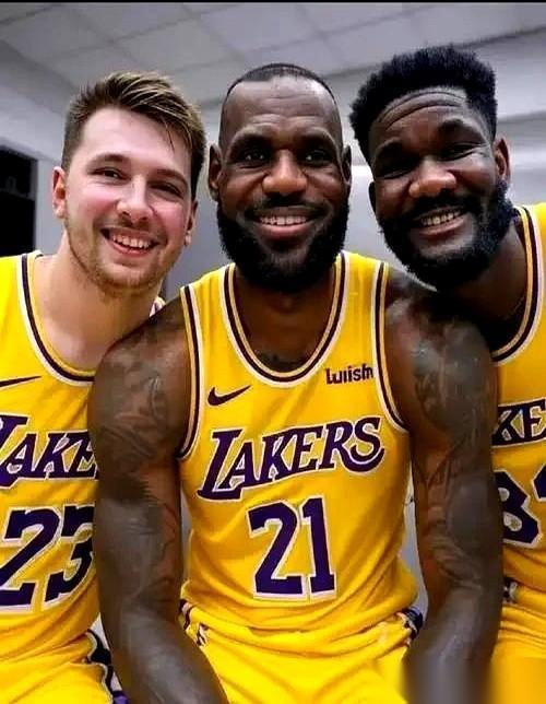 艾顿把英格拉姆摁下来的那一刻，我真以为今儿就交代了。心都提到嗓子眼了。领先十几