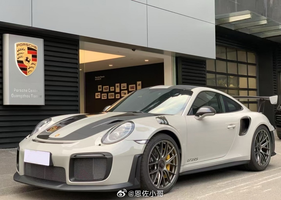 寡妇制造者—保时捷911GT2RS哑灰外/黑内车辆于2019年01月份上牌