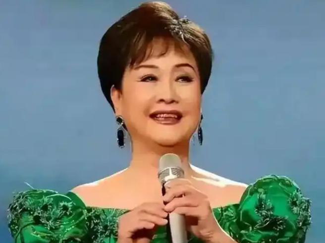 81岁李谷一，太让人惋惜了！2月10日，许久没有消息的李谷一，突然冲上热搜，这次