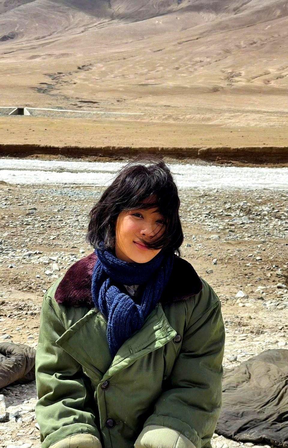 杨紫杀青了,说“我终于下山了”。不是演戏,是真·爬了三个月的山。每天睡不到四