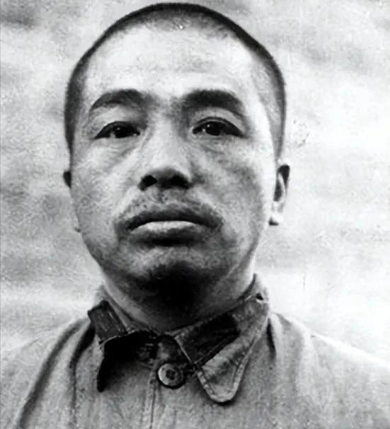 1935年，红军过草地，彭德怀含泪将重伤的外甥留在藏民家，留下250块大洋作为答