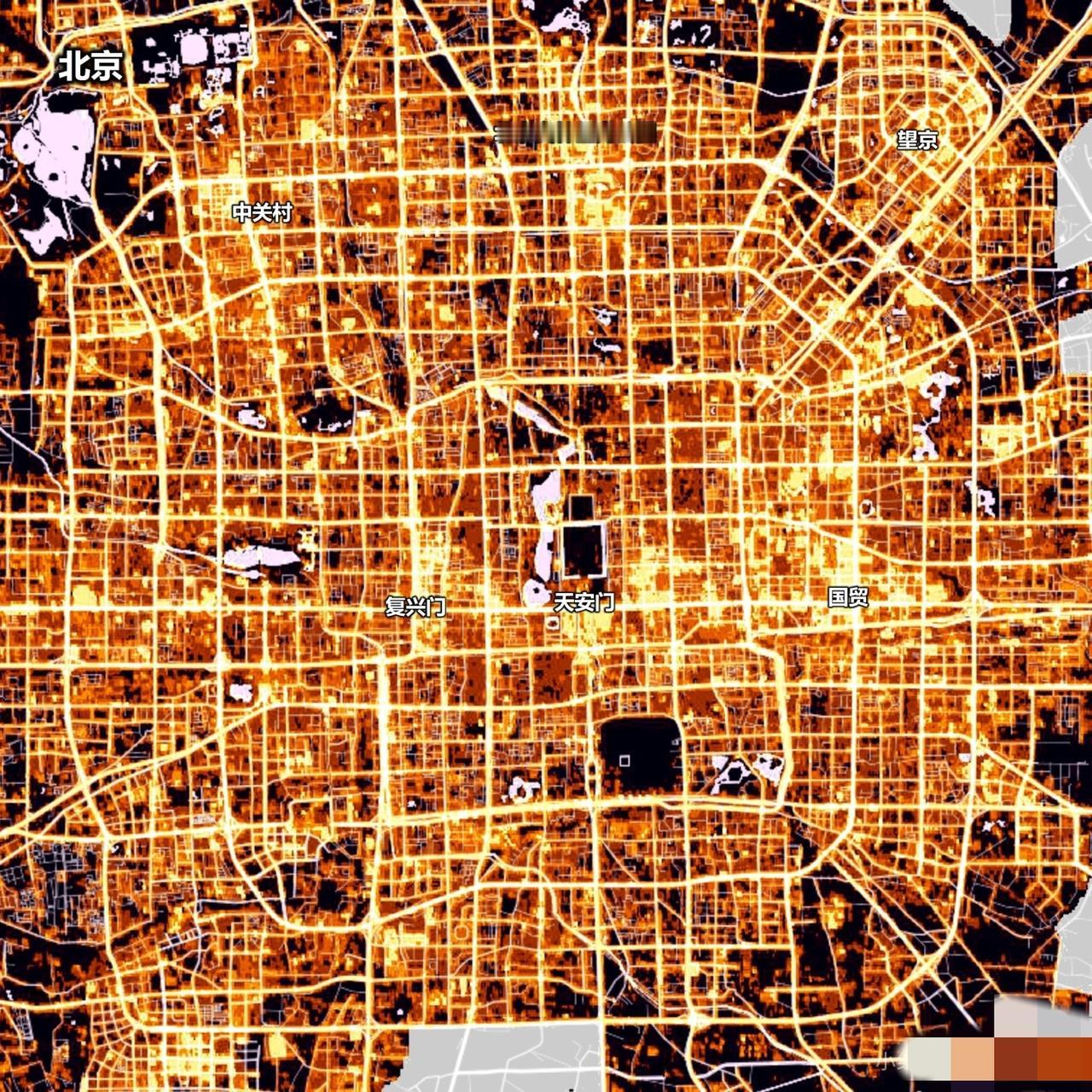 北京夜景灯光呈现为东亮西暗，北亮南暗。城市高亮度区域主要什么原因呢？[笑着哭]