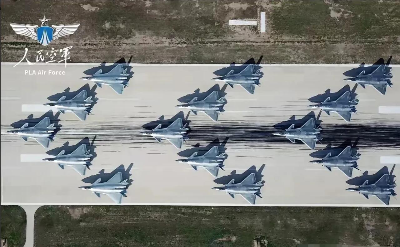 解放军的大象漫步走起来，太帅了！别以为仅仅只是表演，其实该动作常用于实战前兵力