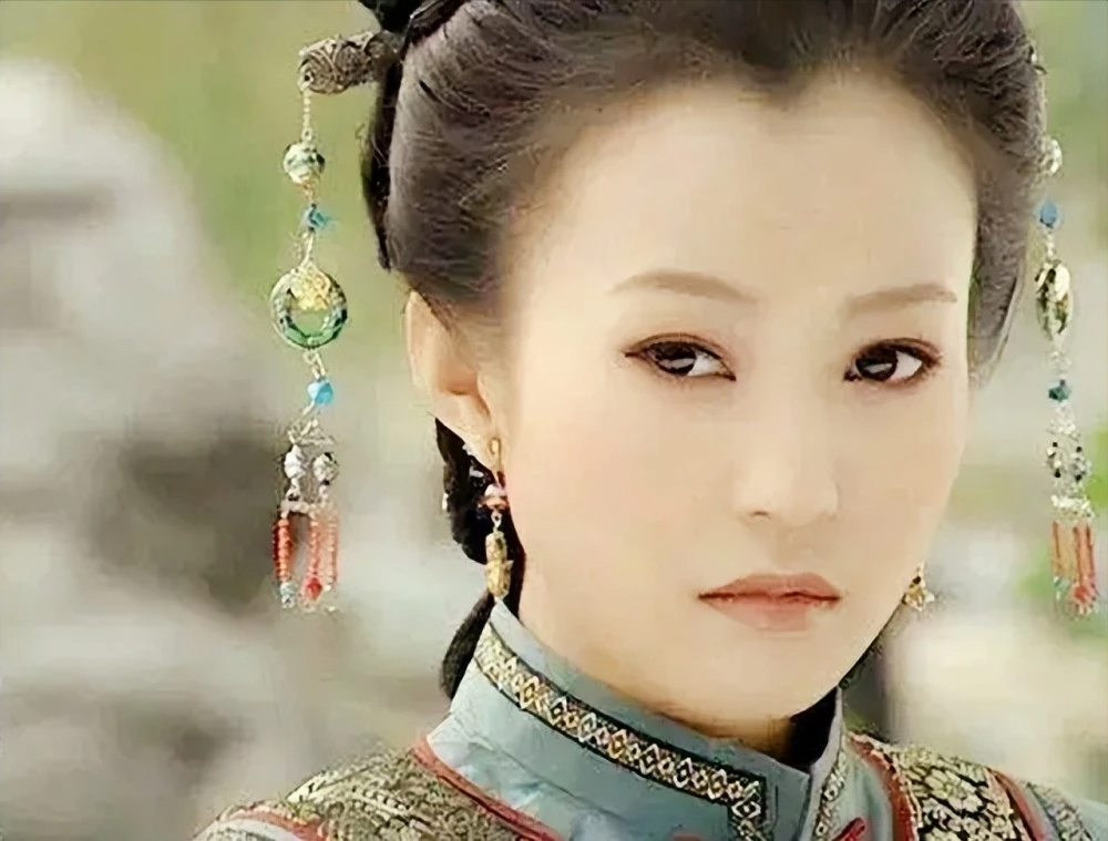 1654年，顺治不顾群臣反对，废了皇后孟古青。孟古青被废后，回了娘家，谁知她已有