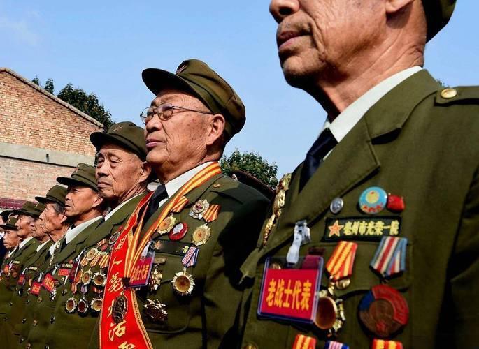 军旅话题：在部队兵龄长资历老比职务还厉害吗？相当厉害，但要看什么情况！80年