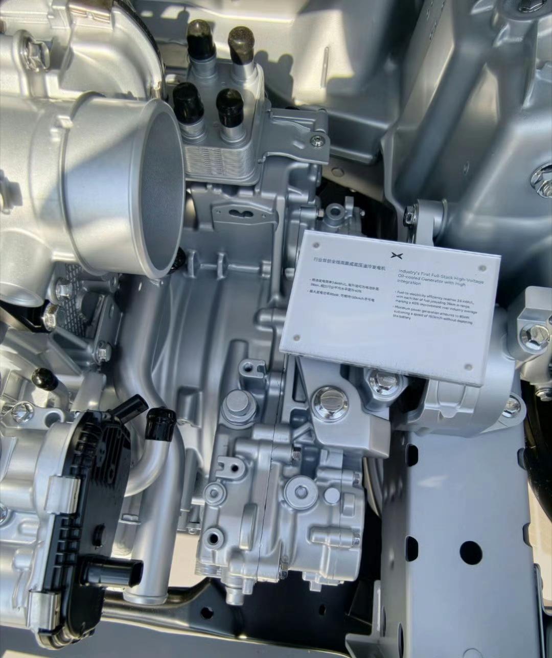 小鹏X9下一代增程太强了看看几张硬核的照片：图1：小鹏X9的发电机，最大发