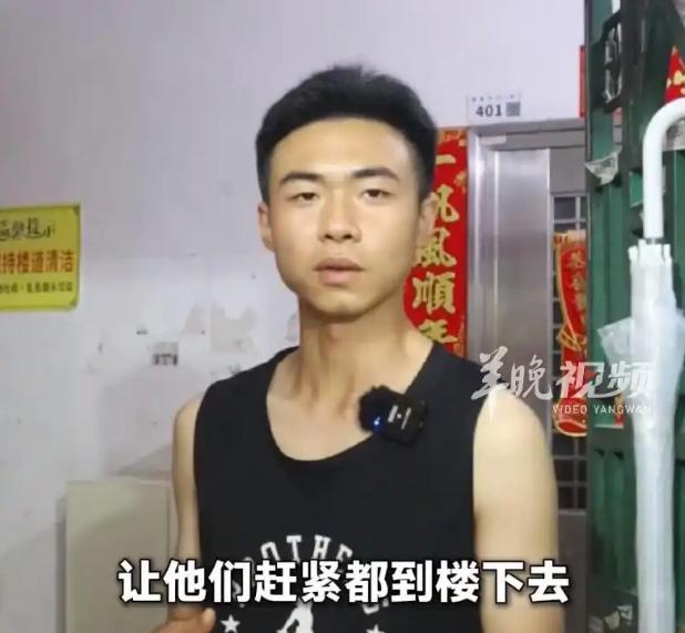 “00后”小伙王謇睿刚刚结束2年部队生活，风尘仆仆抵达深圳的家，没想到仅4个