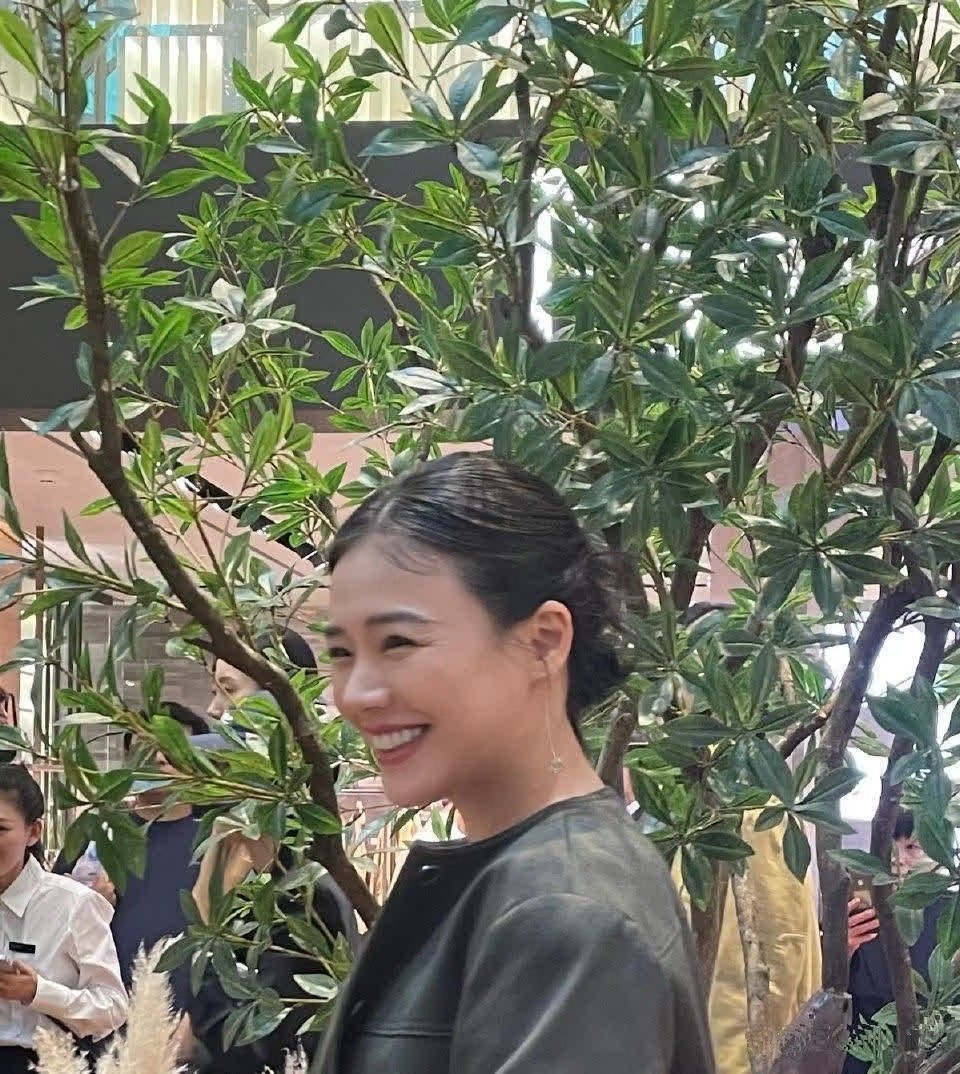 网友发的马思纯，这颜值与气质咋样？感觉非常接地气，笑得十分自然，能有这种状态也不