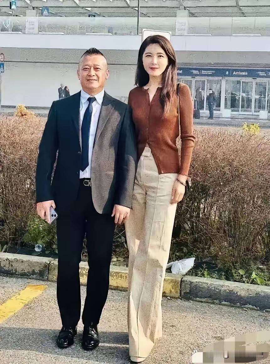 曾黎这颜值和身材，那绝对是娱乐圈里的“顶配”。演了这么多电视剧却一直没大火，有人