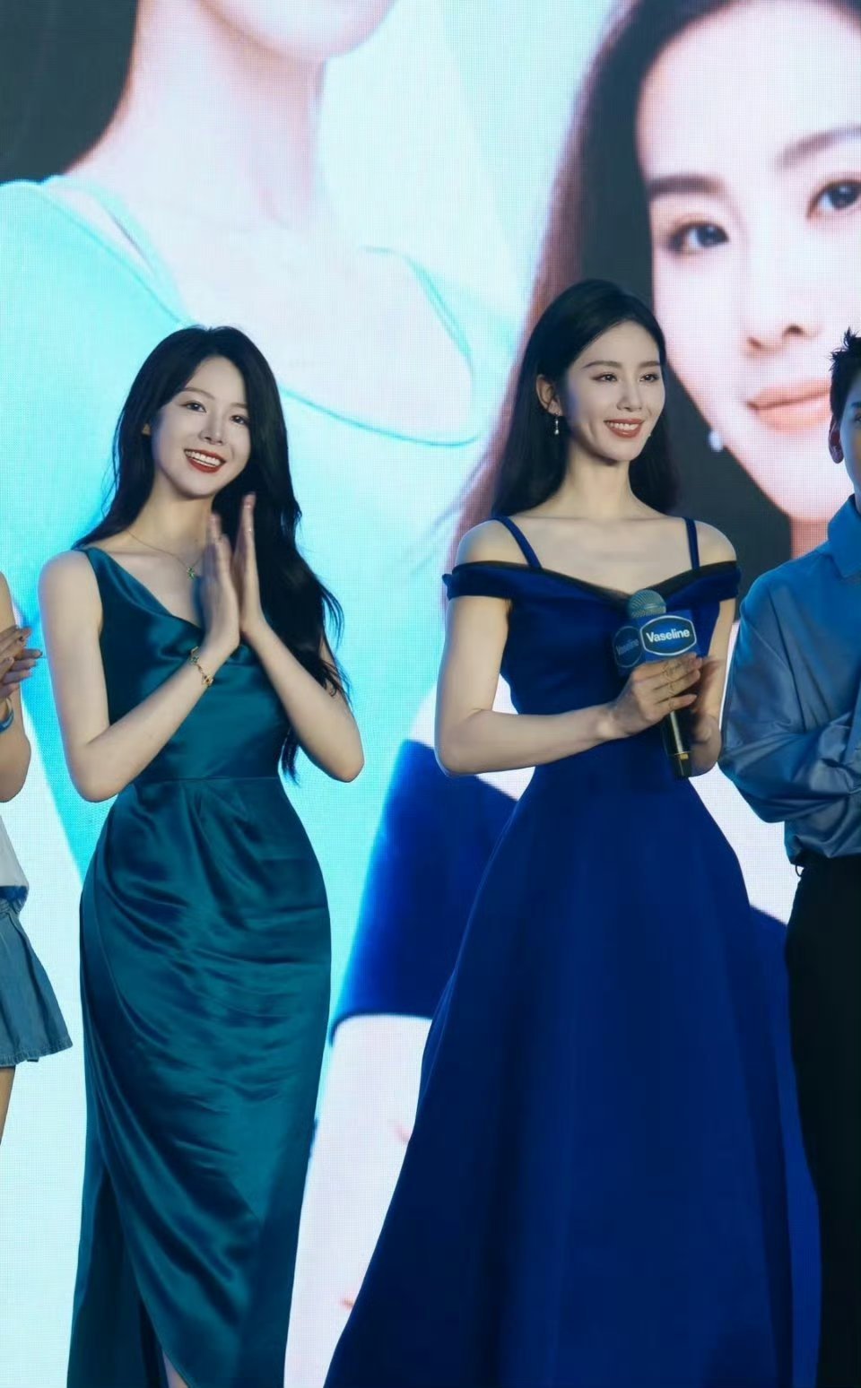 刘诗诗好奇怪，合照从来没输过，属于人群中会发光的存在