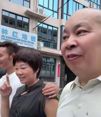 看到这一幕，感觉特心酸，厉怀远历经30多年的磨难后，终于和爸爸妈妈站在了一起。