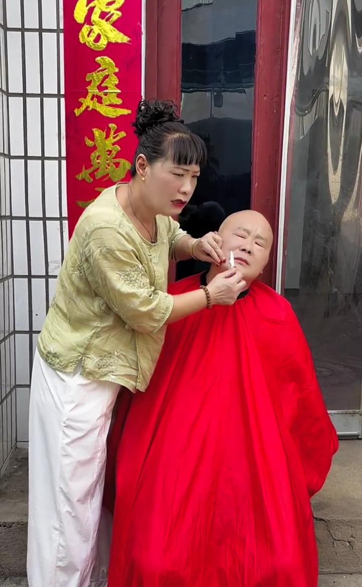 有人。