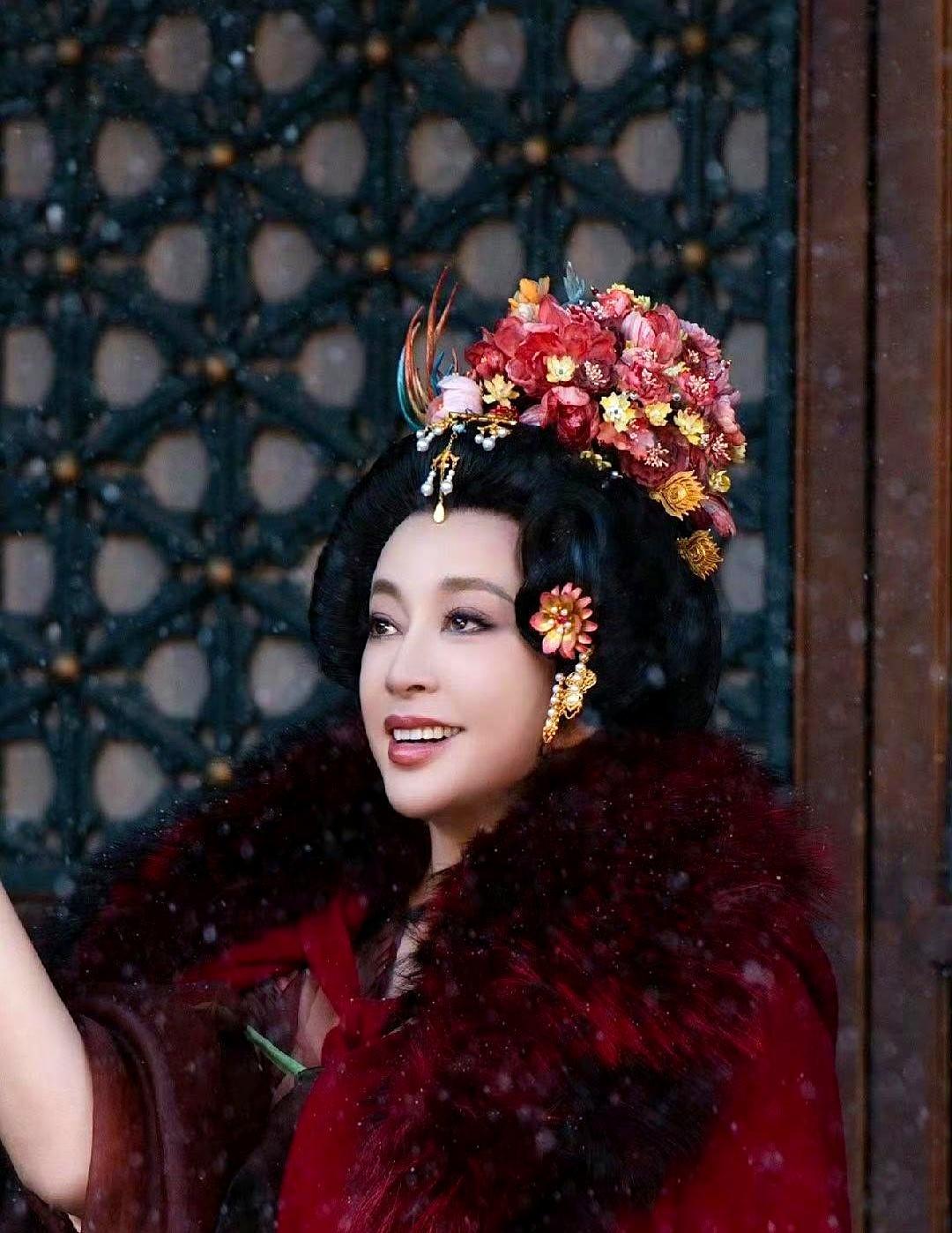 75岁刘晓庆再演14岁武则天，我惊得说不出话。你没看错。为了在一部短剧里演