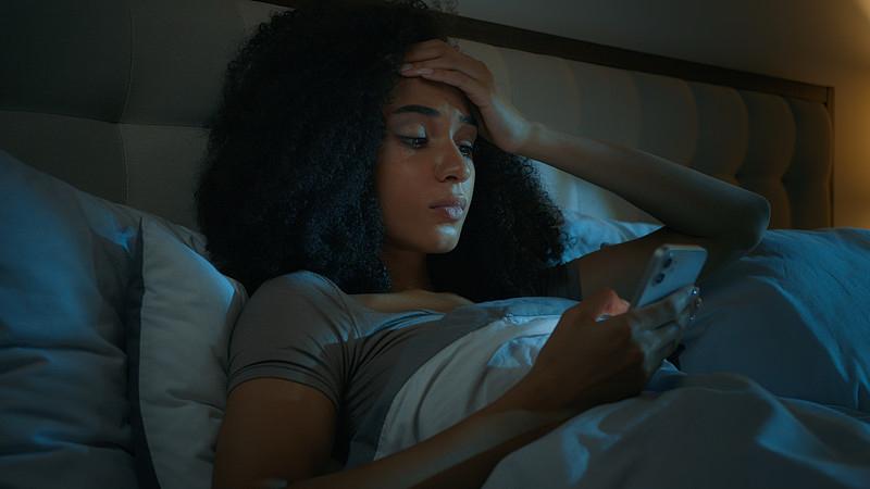 最近刷到好多人晒网贷信用卡全面逾期的焦虑，说天天被催收电话炸，觉都睡不好，其实真