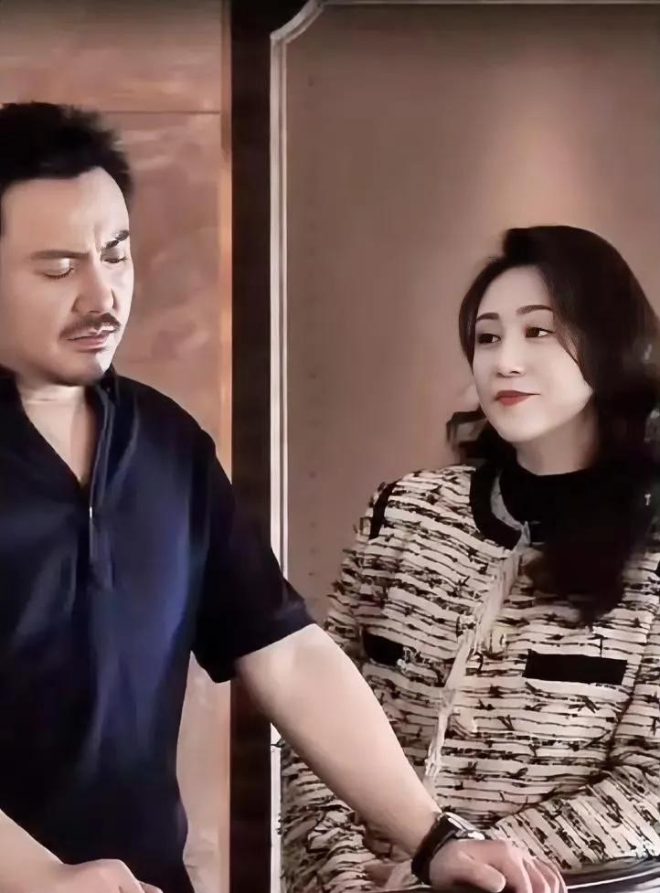 马丽被骂了。因为她前一天才感谢cpf的支持，转脸就落泪怪cpf网暴他们的家人